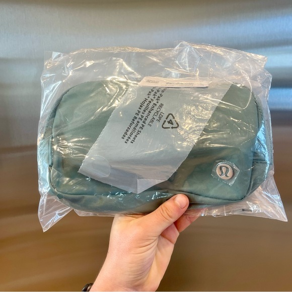 NWT Everywhere Belt Bag 1L Tide Water Teal - Lululemon , brand new, regular size - Picture 2 of 16